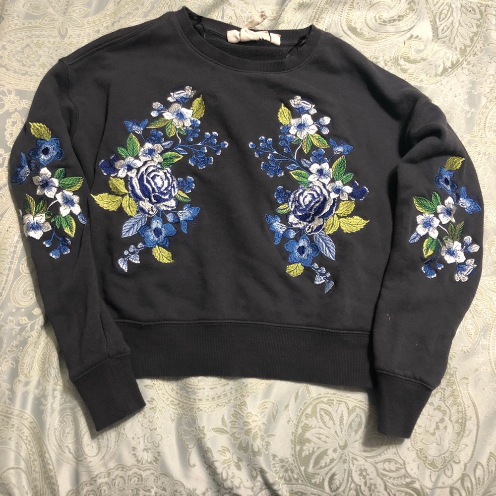 Embroidered sweatshirt 💕